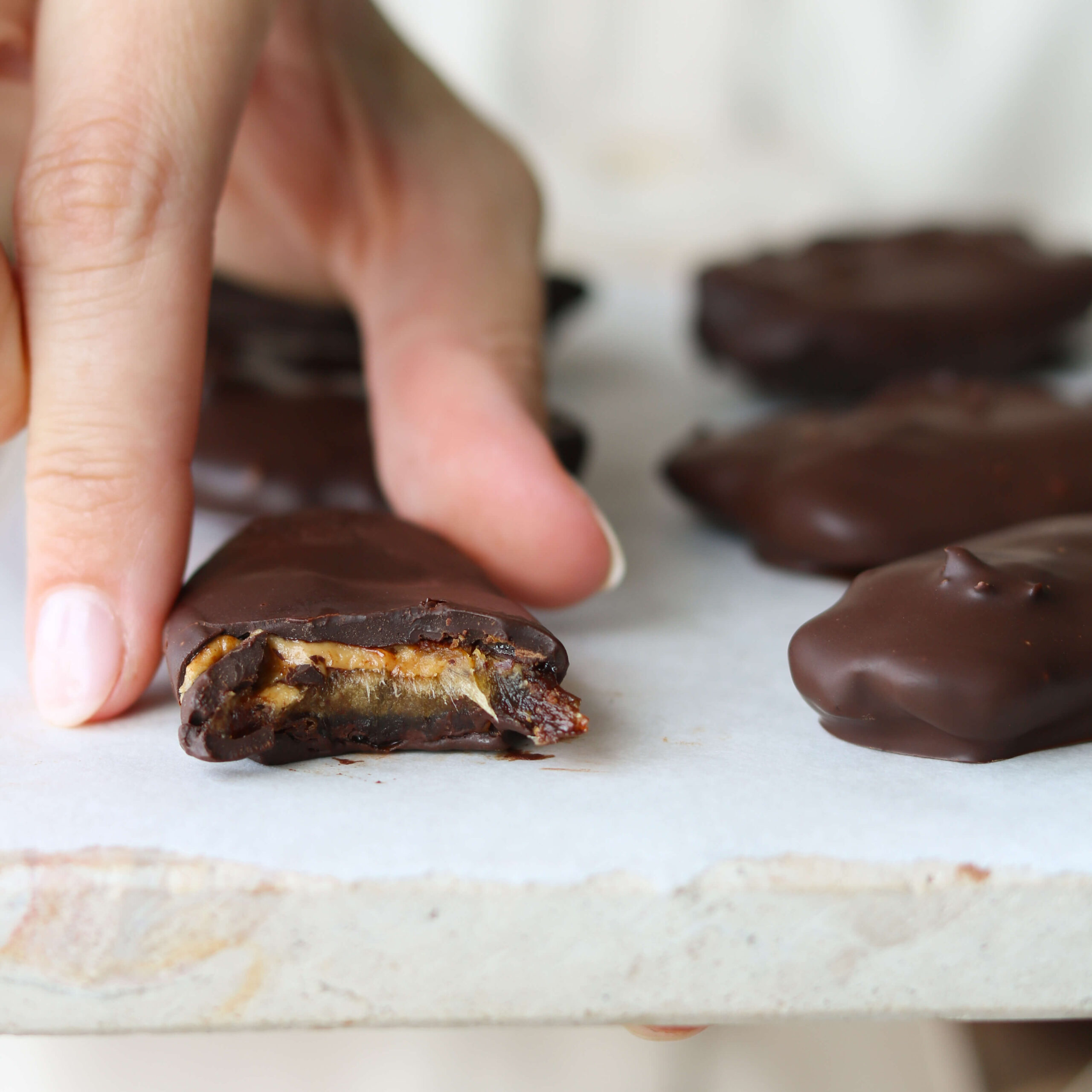 Dadler med citron, peanutbutter og chokolade - glutenfri og vegansk