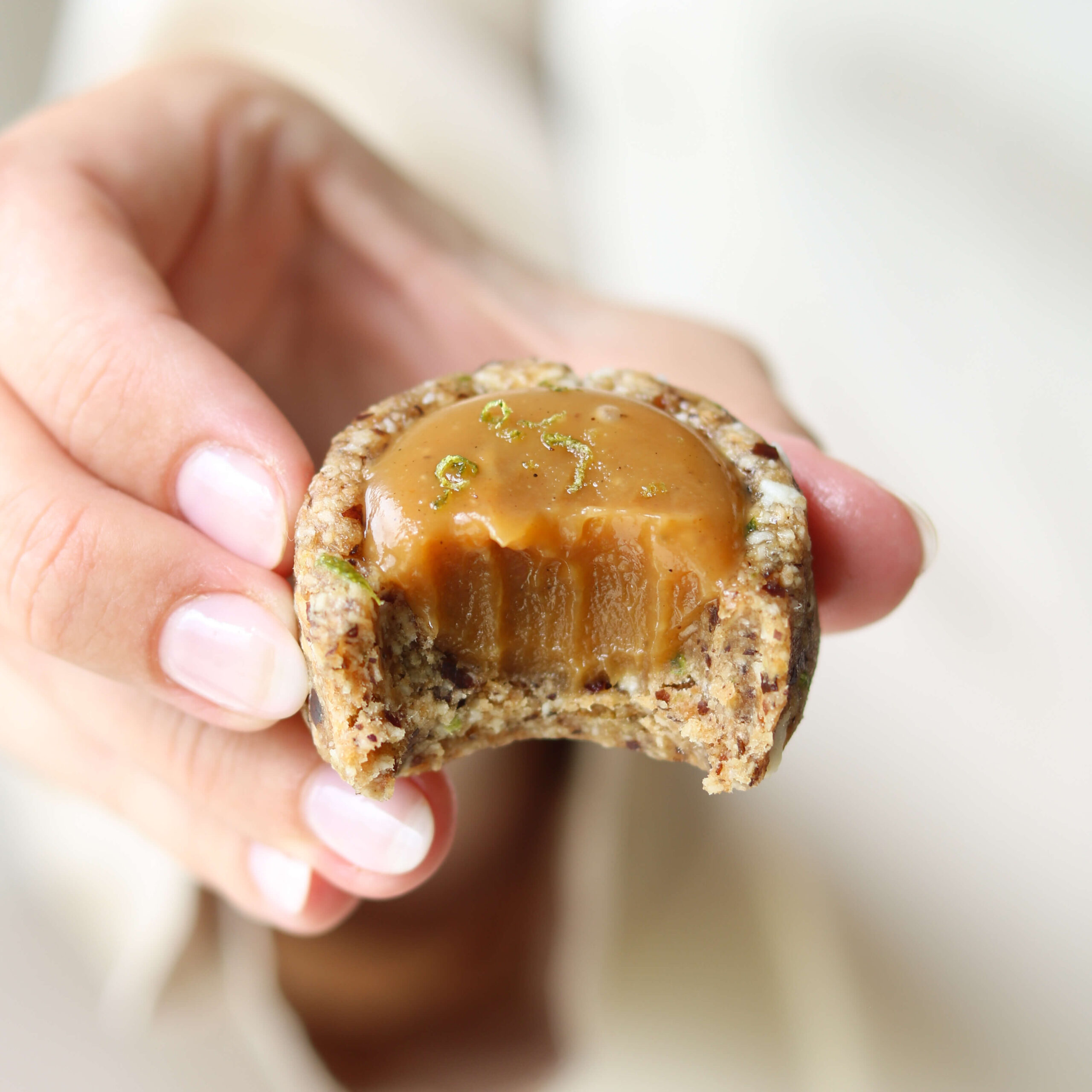 Kokos Lime Cups med karamel - uden raffineret sukker, glutenfri og vegansk