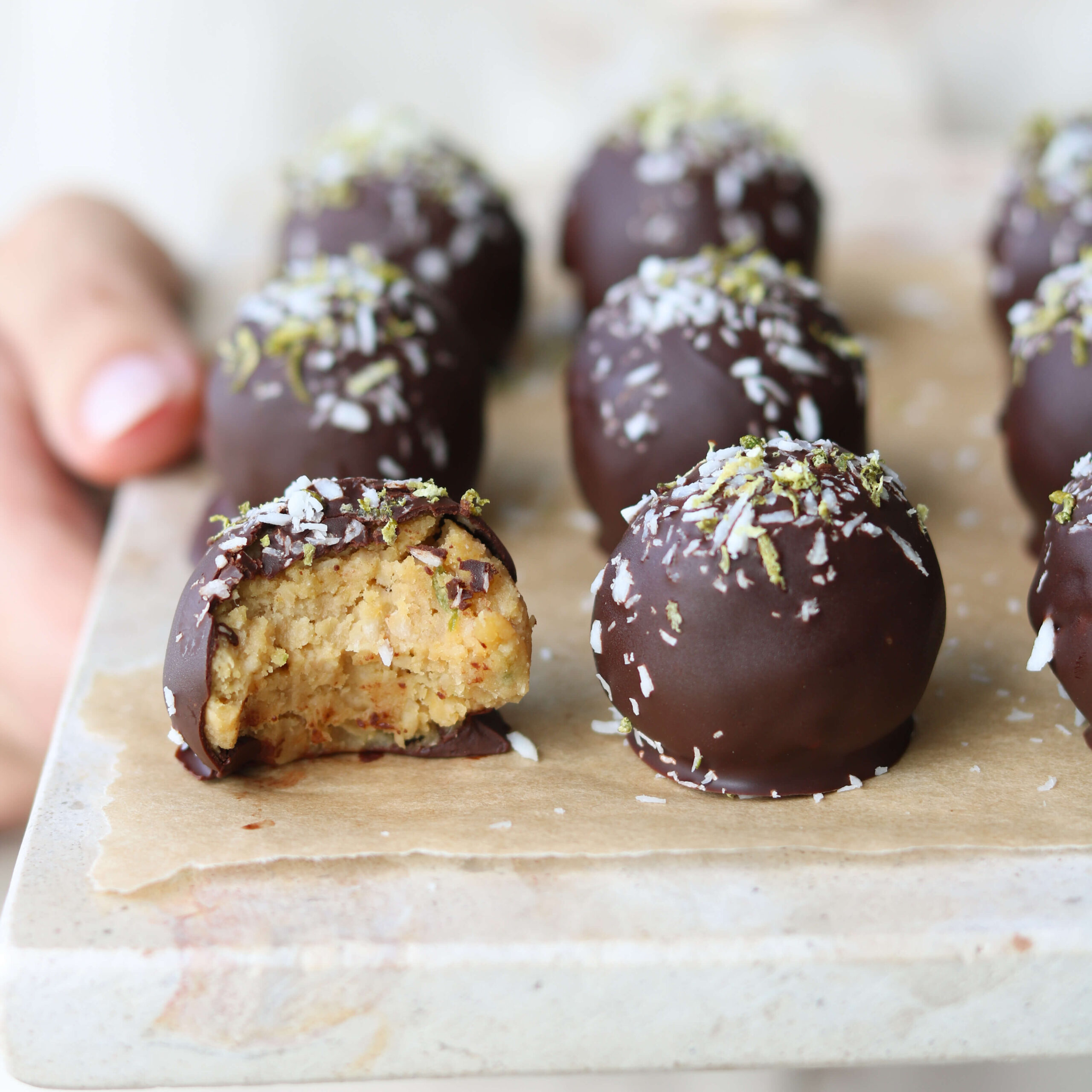 Kikærtekugler med lime og kokos - glutenfri og veganske