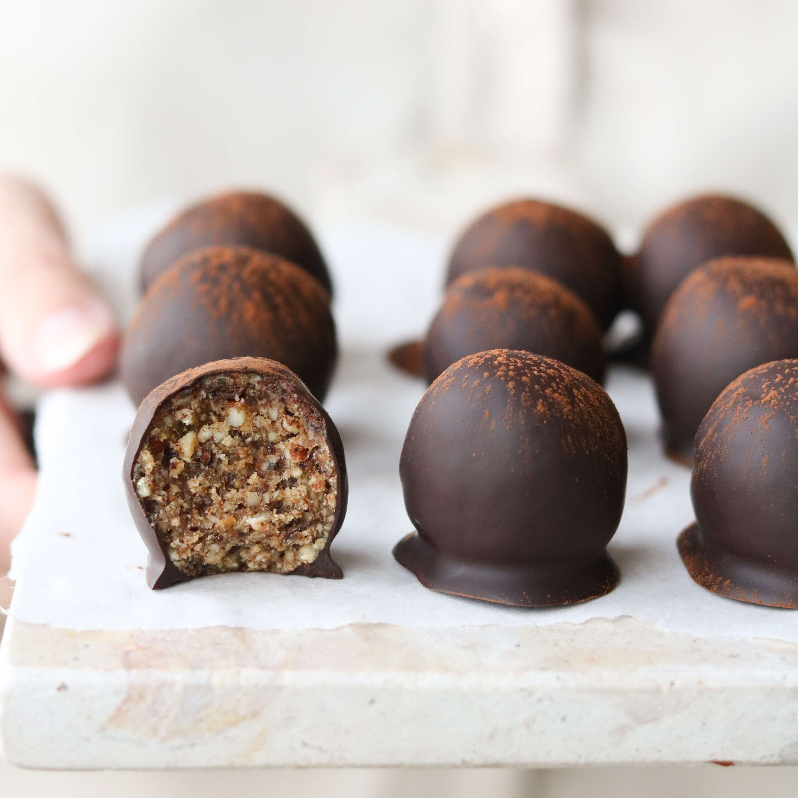 Brunkage Dadelkugler - glutenfri og veganske