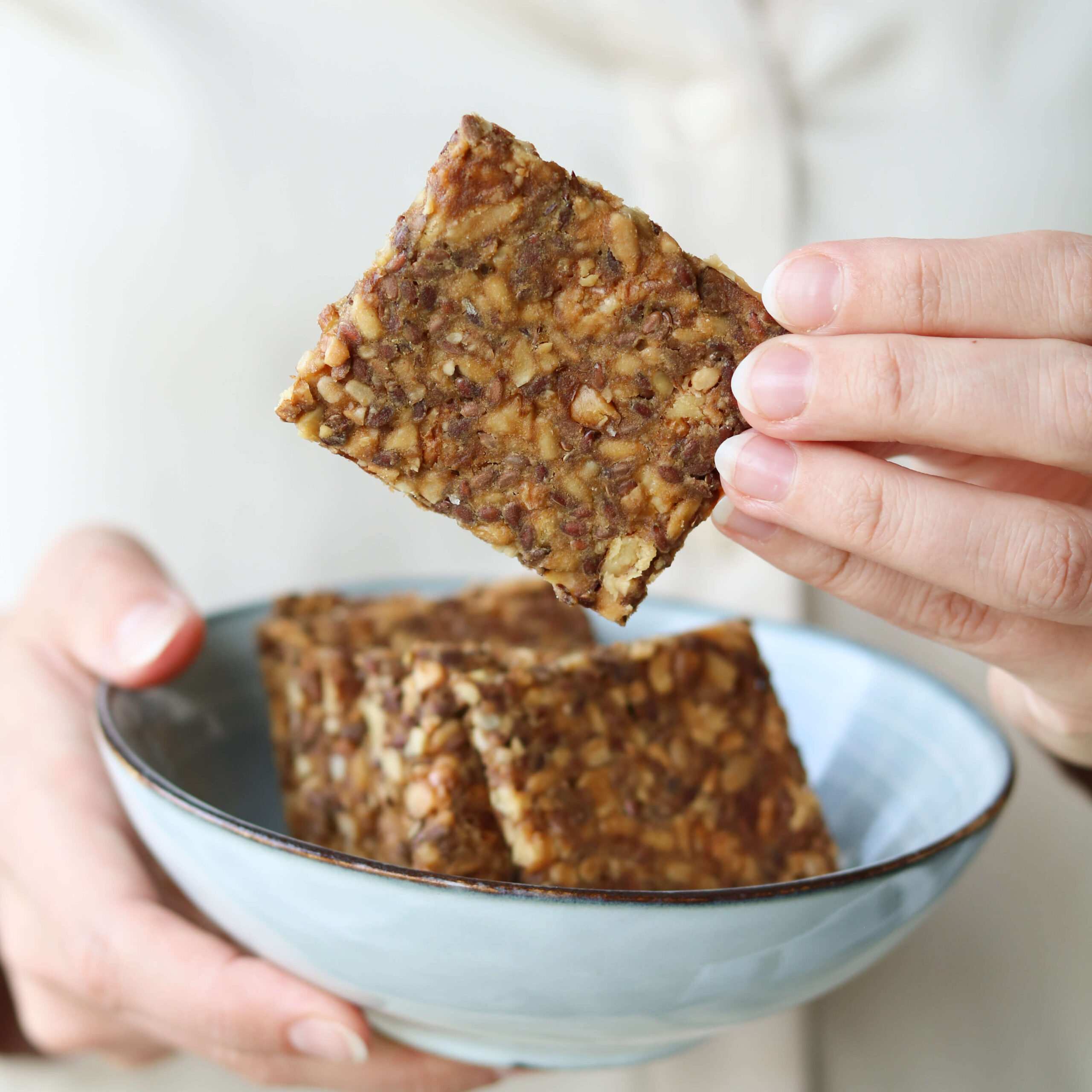 Valnøddeknækbrød - uden raffineret sukker, glutenfri og vegansk