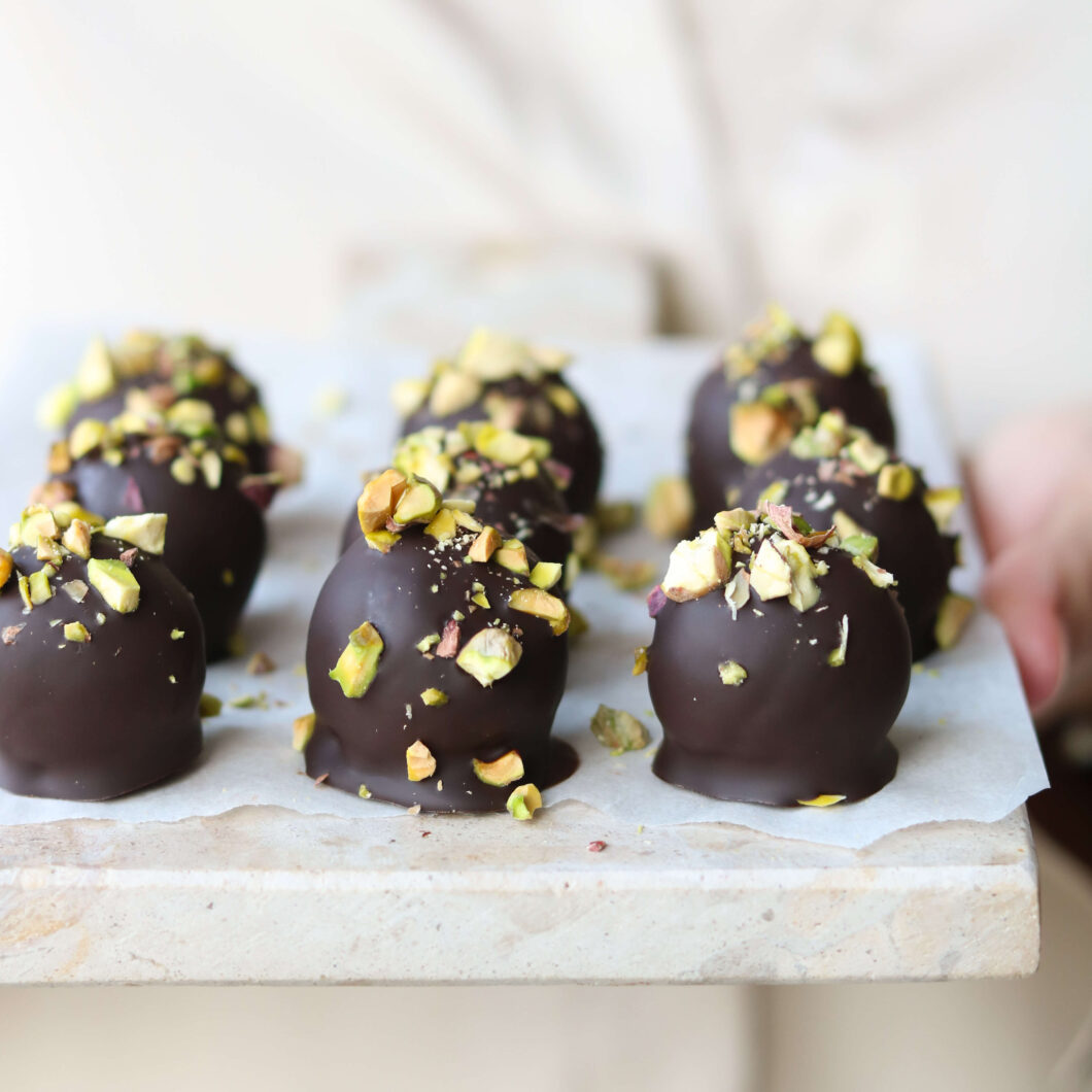 Dadelkonfekt kugler med smag af marcipan