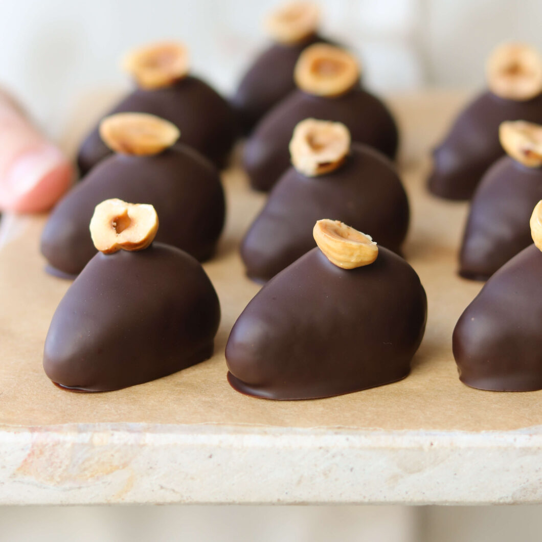 Påskeæg med hasselnød og chokolade