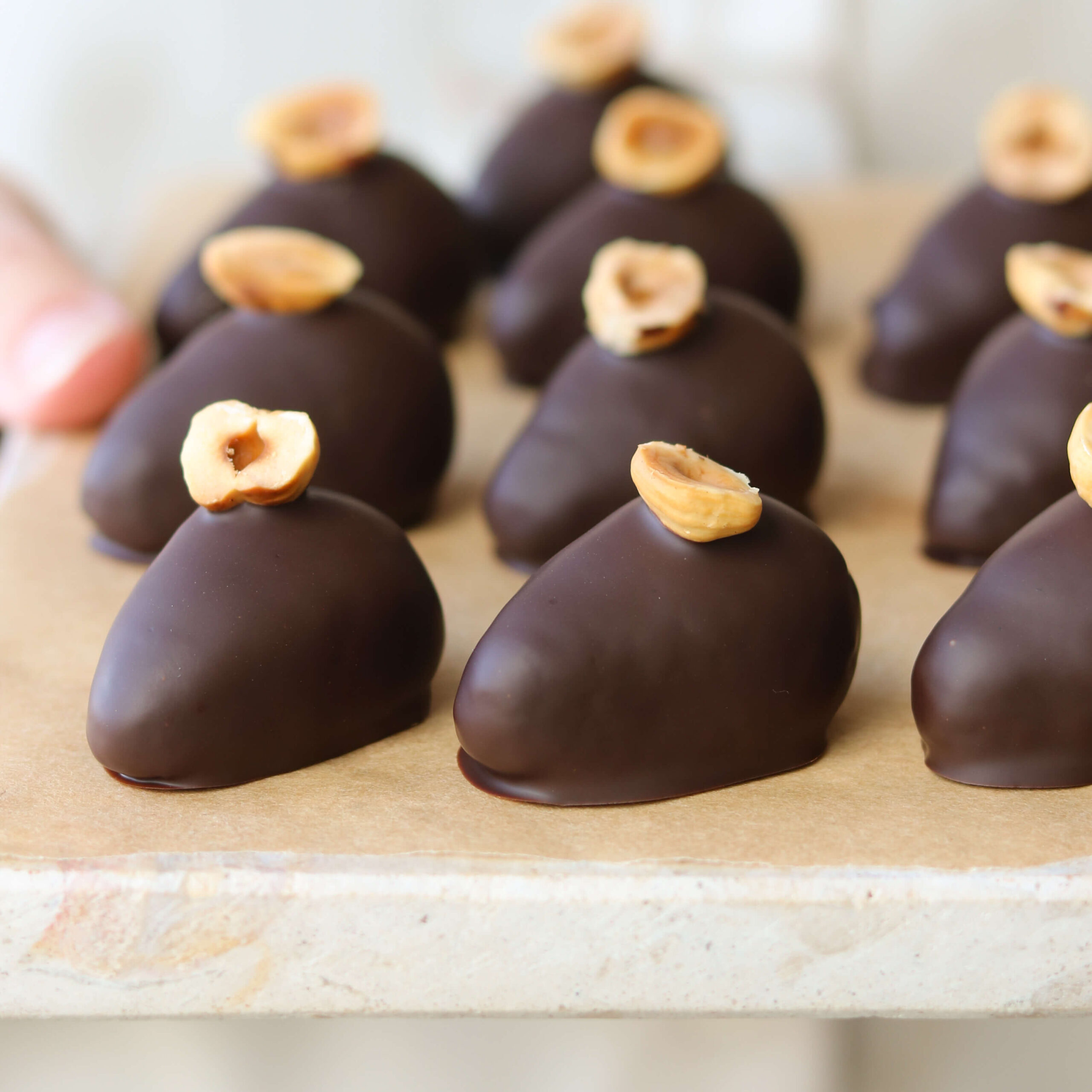 Påskeæg med hasselnød og chokolade – hjemmelavede påskeæg