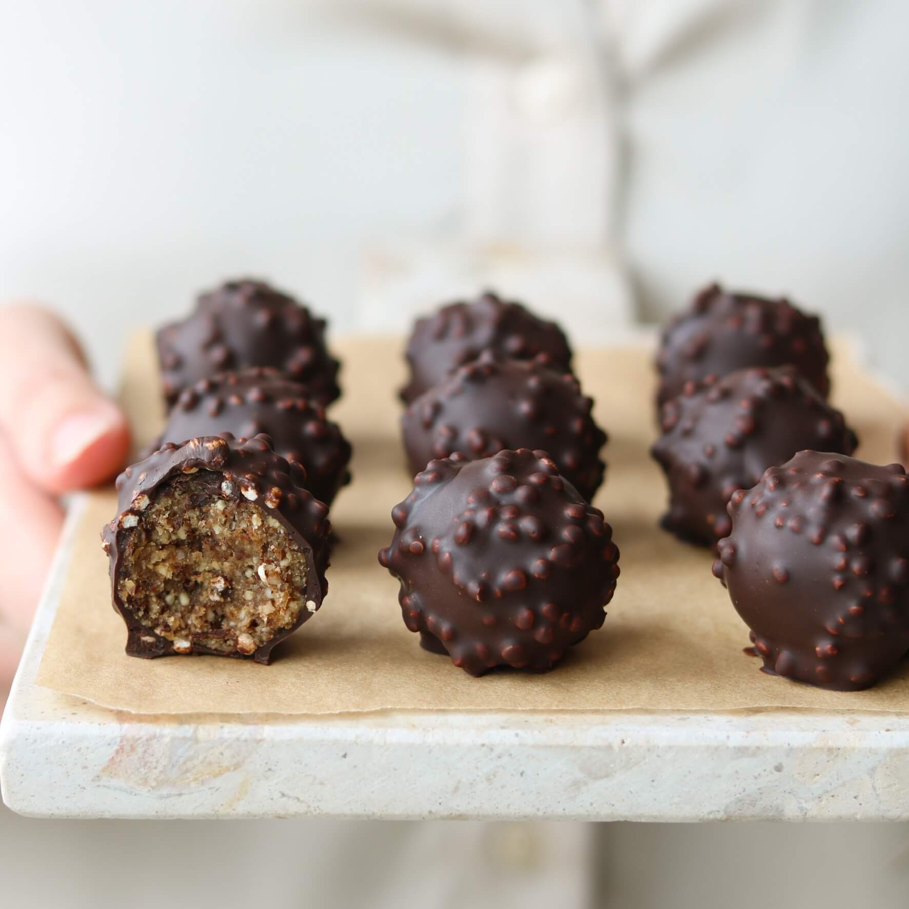 Crunchy dadelkugler med citron – sund opskrift på dadelkugler