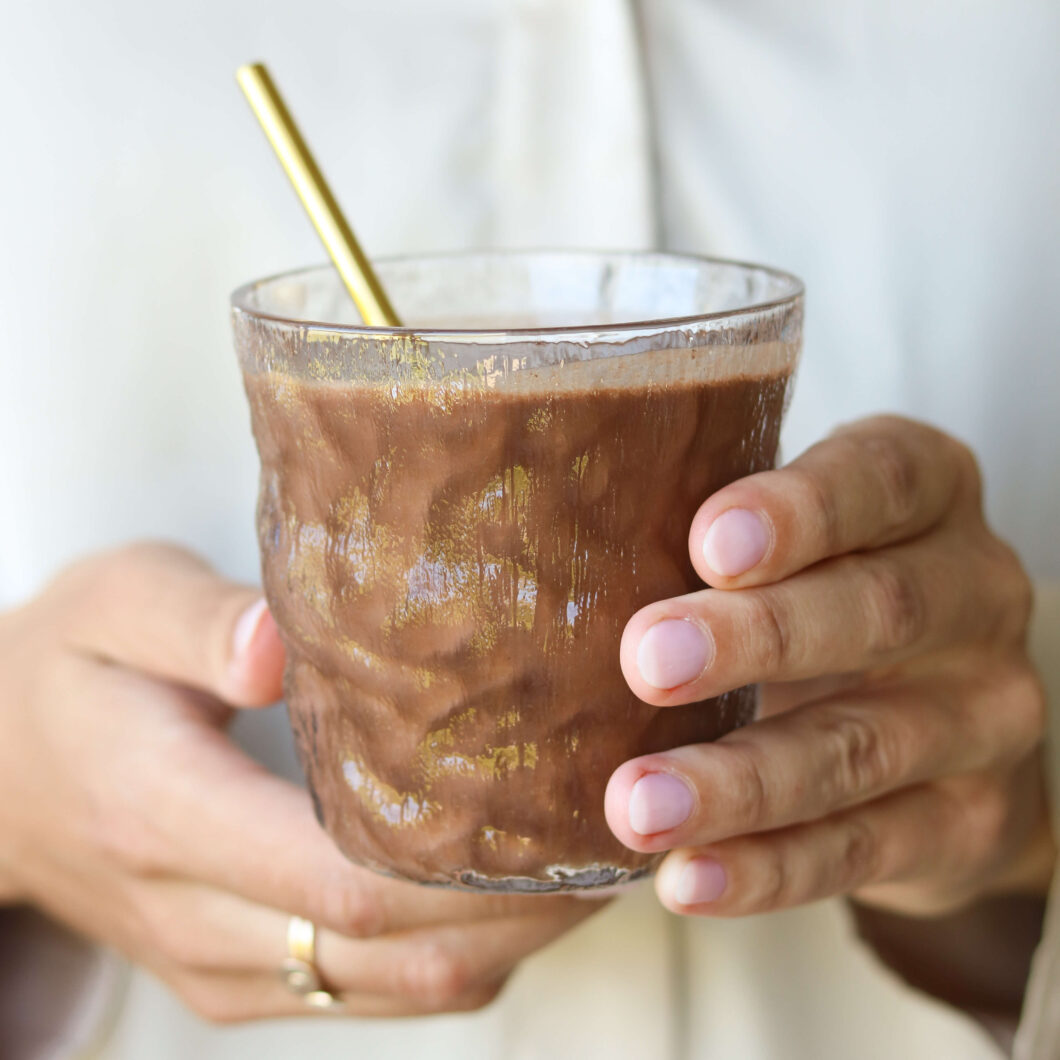Chokolade smoothie – nem, cremet og børnevenlig smoothie med få ingredienser